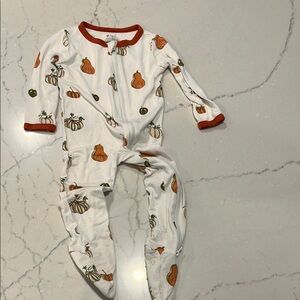 Kyte BABY White and Orange Pumpkin Kids Footie